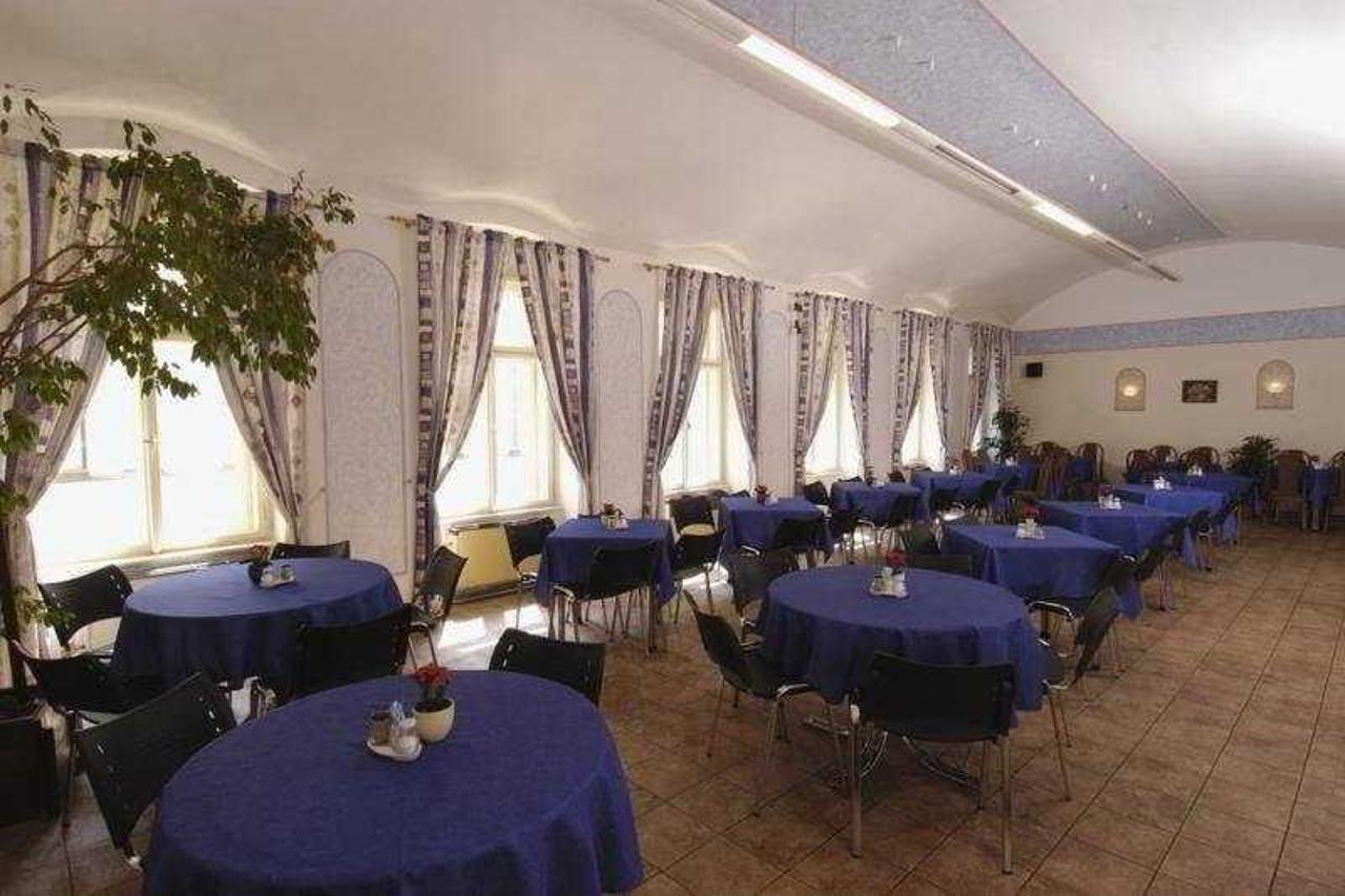 Hostel Junior Praha Bagian luar foto