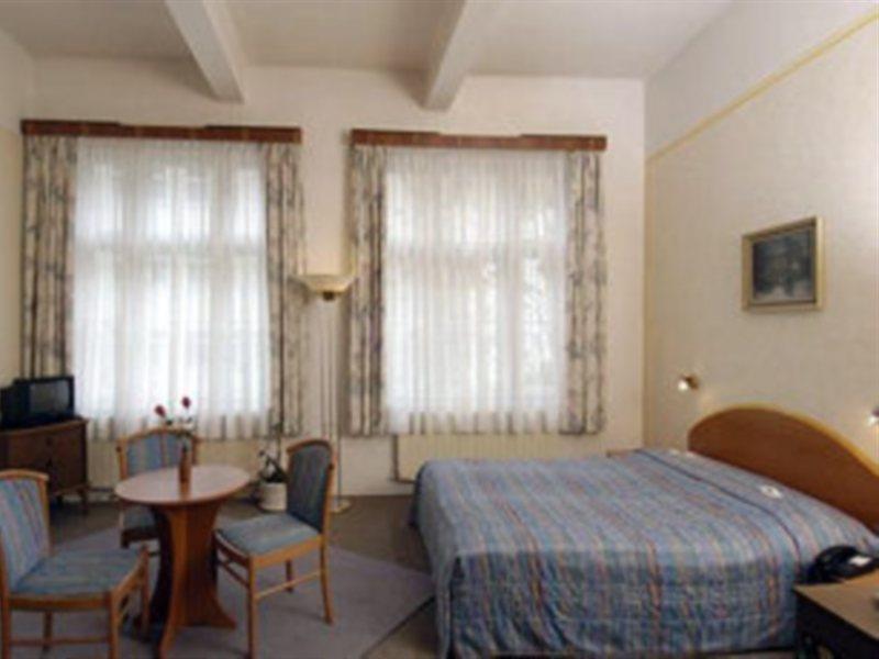 Hostel Junior Praha Bagian luar foto