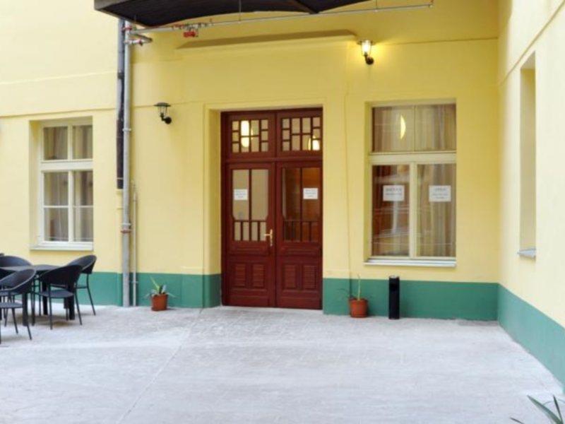 Hostel Junior Praha Bagian luar foto